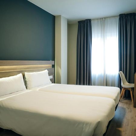 Hotel Alda Estacion Понтеведра Екстериор снимка