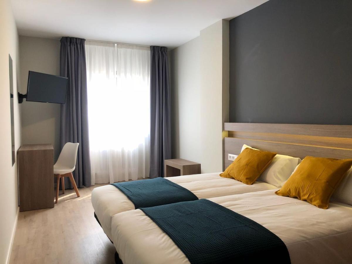 Hotel Alda Estacion Понтеведра Екстериор снимка