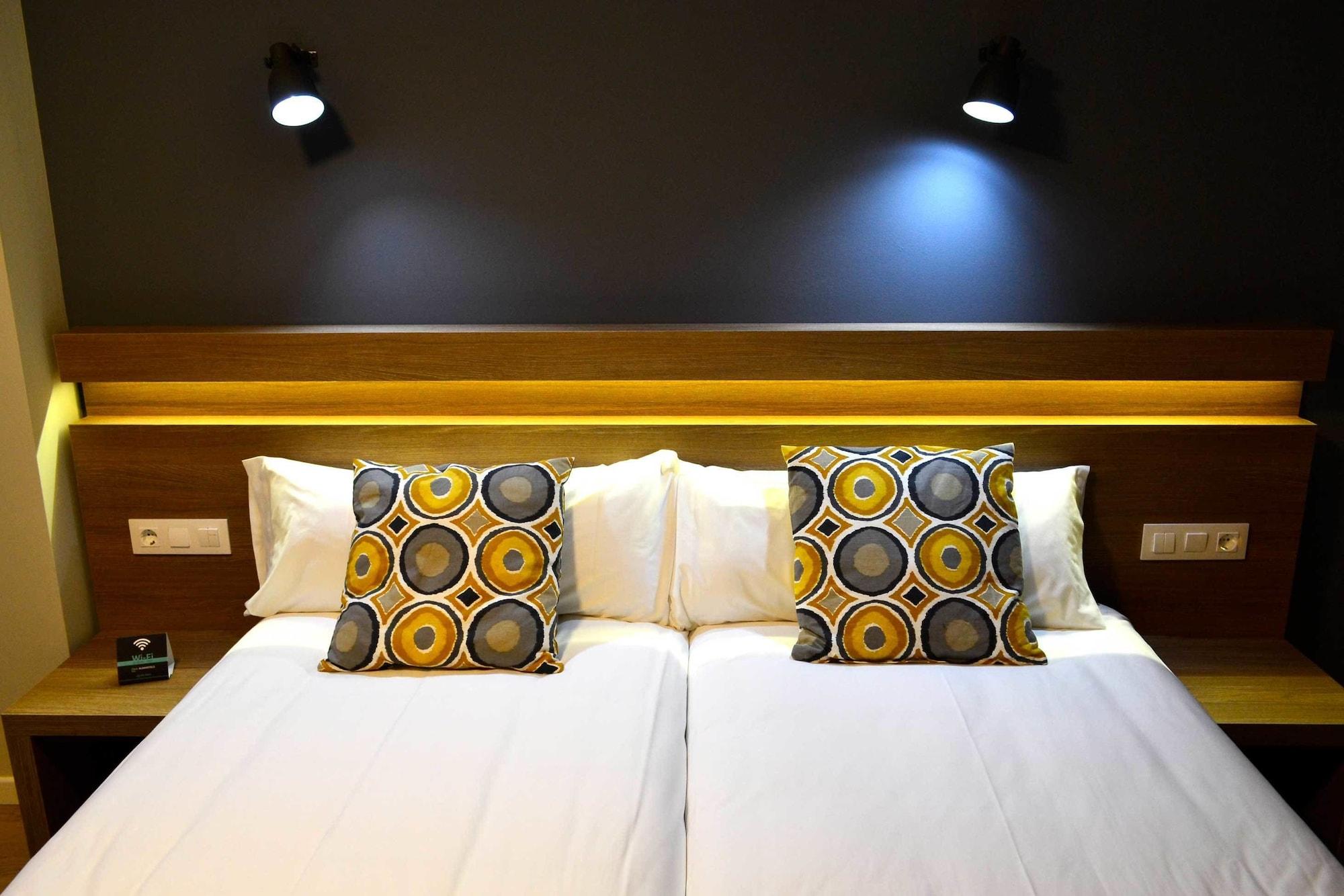 Hotel Alda Estacion Понтеведра Екстериор снимка