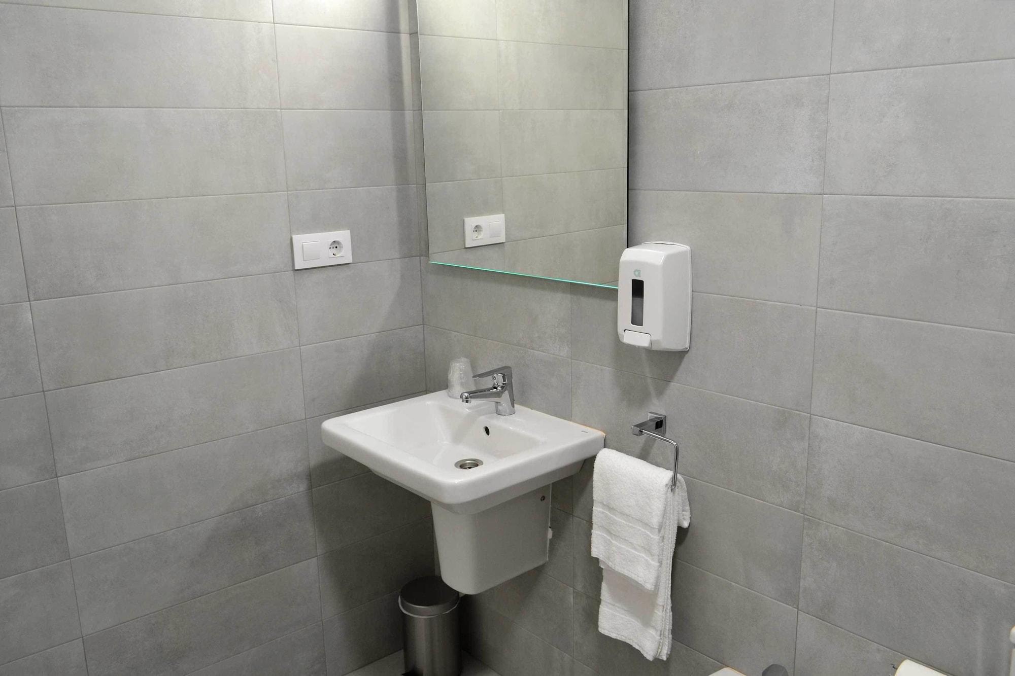 Hotel Alda Estacion Понтеведра Екстериор снимка