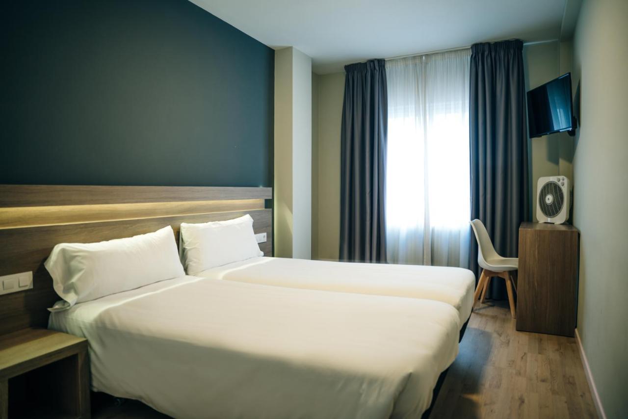 Hotel Alda Estacion Понтеведра Екстериор снимка