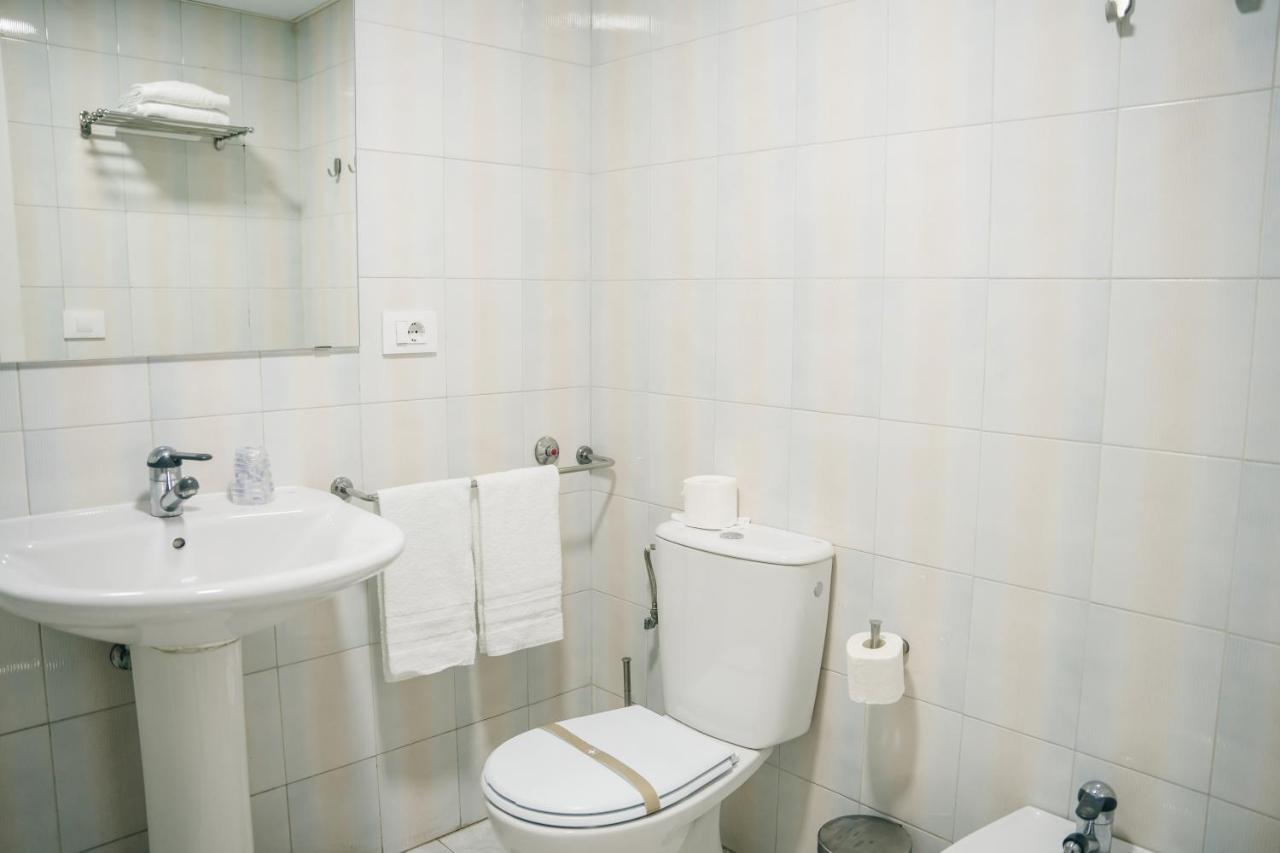 Hotel Alda Estacion Понтеведра Екстериор снимка