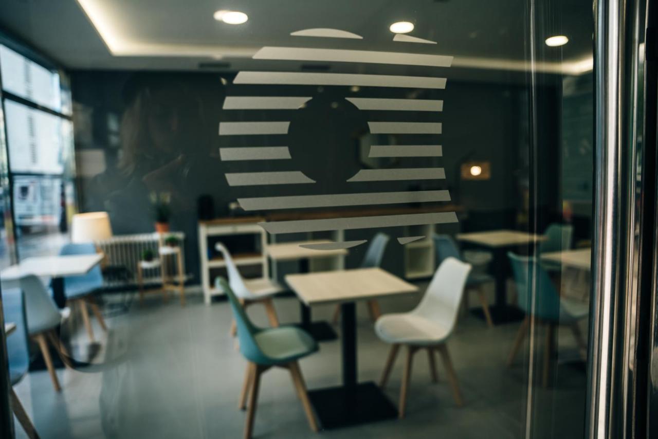 Hotel Alda Estacion Понтеведра Екстериор снимка
