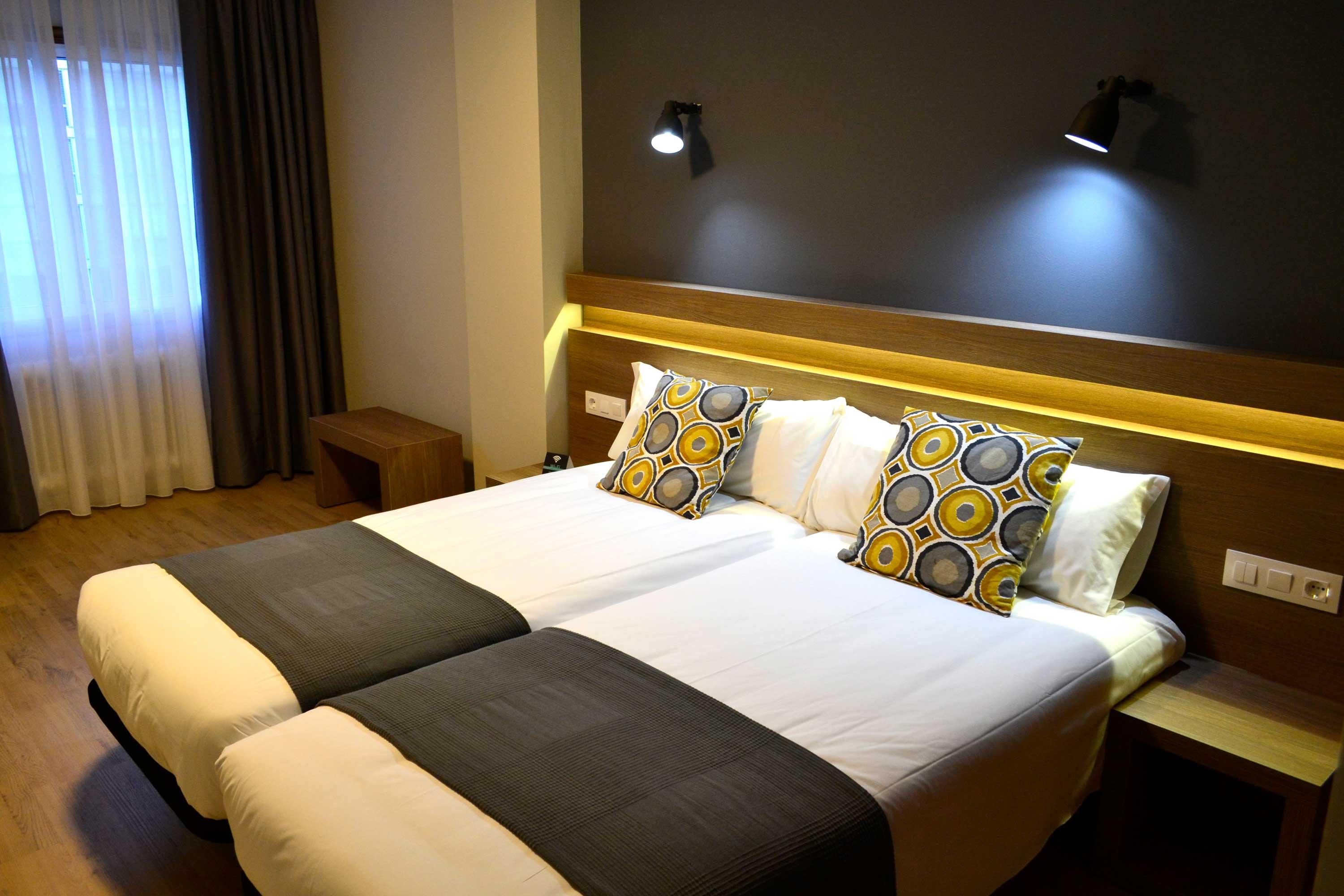 Hotel Alda Estacion Понтеведра Екстериор снимка