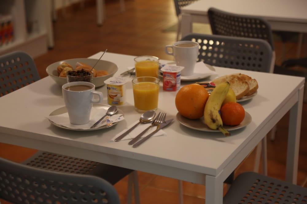 Hotel Alda Estacion Понтеведра Екстериор снимка